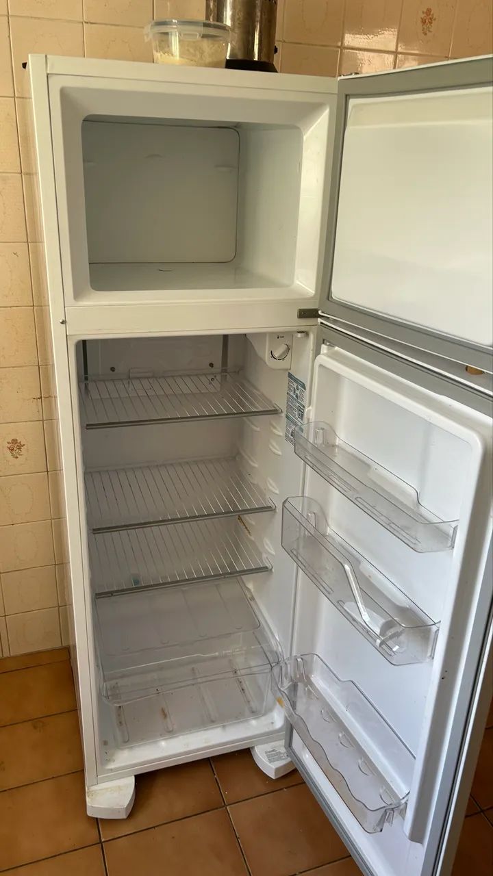 Geladeira Electrolux Cycle Defrost 260L Super Freezer Duplex Branca (DC35A) - 127V - Foto 2