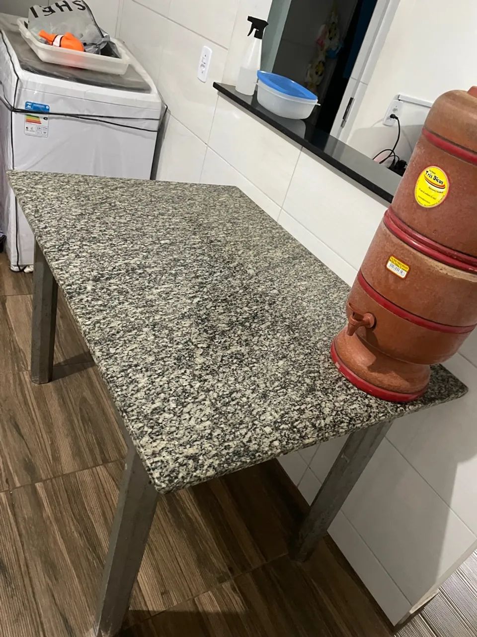 Mesa de granito com base de ferro para 6 cadeiras - Foto 6