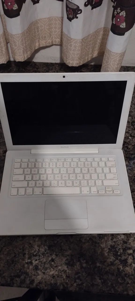 MacBook White Apple Clássico