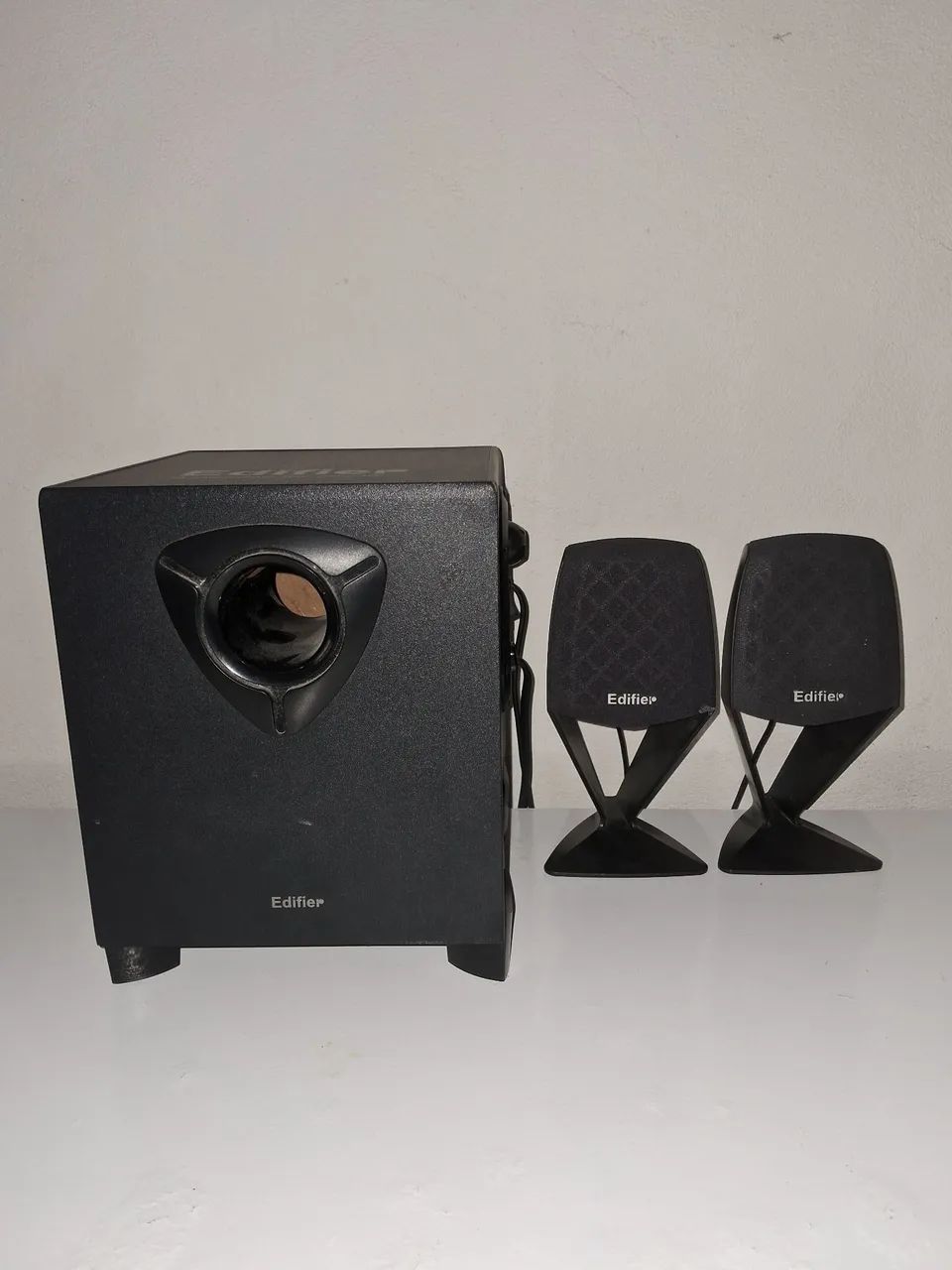 Caixa de Som Edifier X100 2.1 com Subwoofer