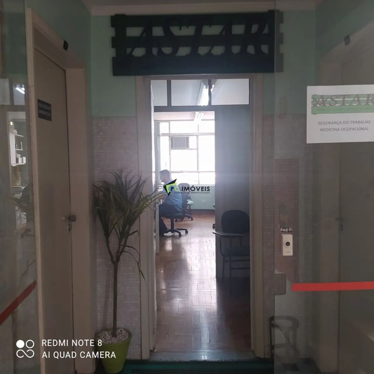 Sala Comercial À Venda no Centro - 2 salas, Banheiro, Copa, Sala de Espera, 67m² - Foto 2