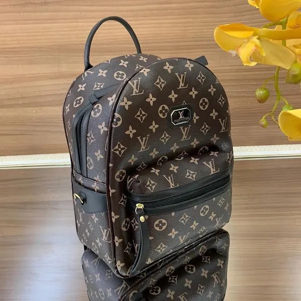 Mochila Louis Vuitton Estampa Flor - Foto 2