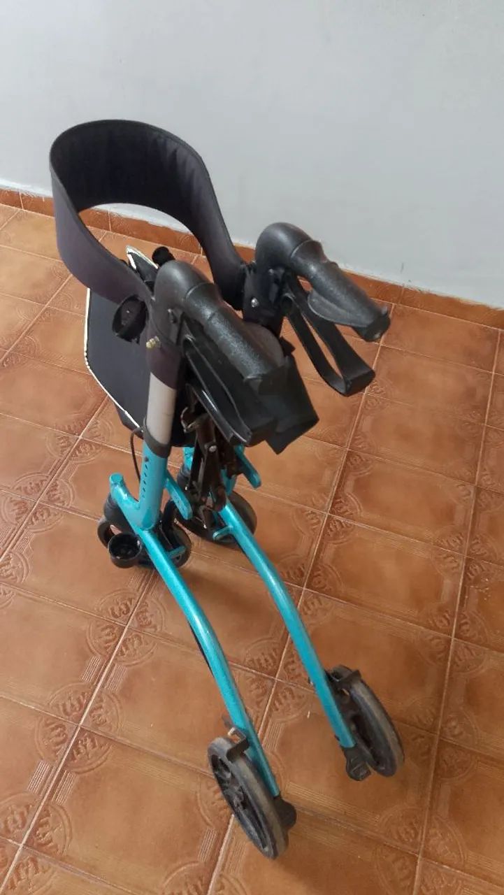 Andador Para Idoso com Rodas e Assento - Foto 4