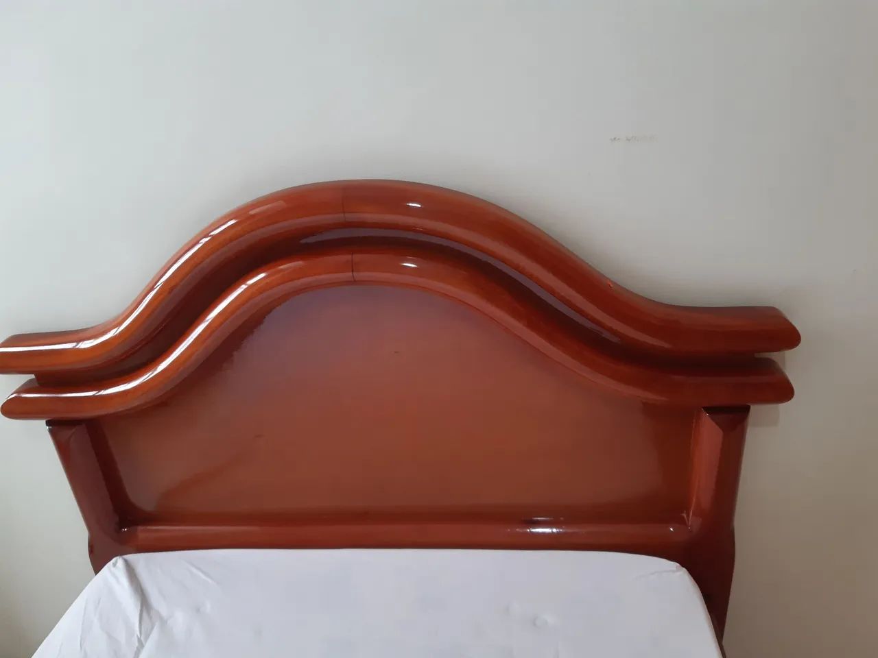 Cama de madeira maciça solteiro 