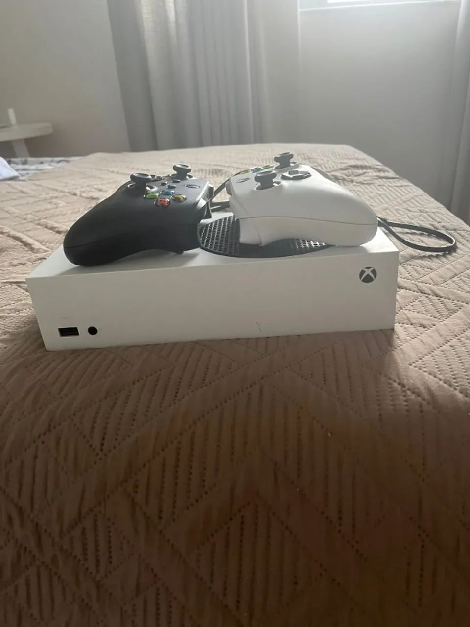 Xbox Series S - Excelente Estado + 2 Controles + Cabo - Foto 3