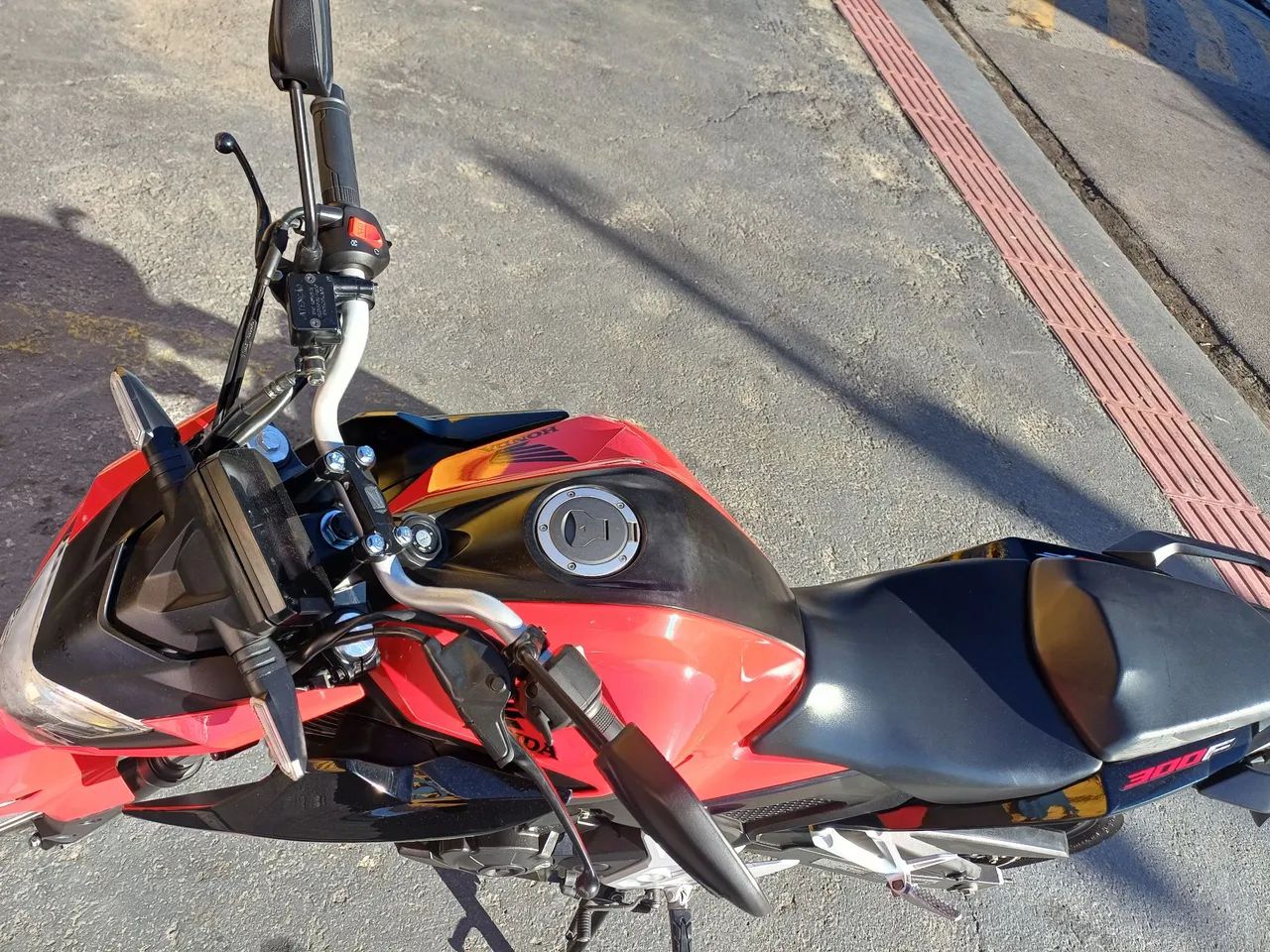Vendo ou troco cb 300f - Foto 2