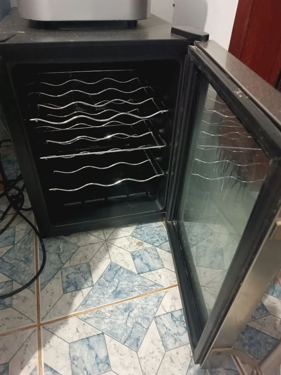 Máquina de gelo caseira e adega climatizada  - Foto 3