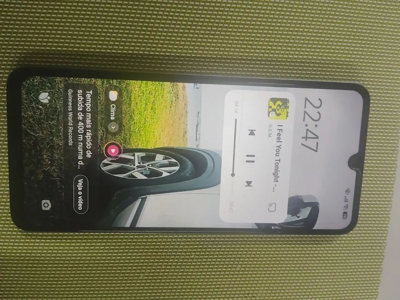 Celular Xiaomi semi novo com caixa  - Foto 2