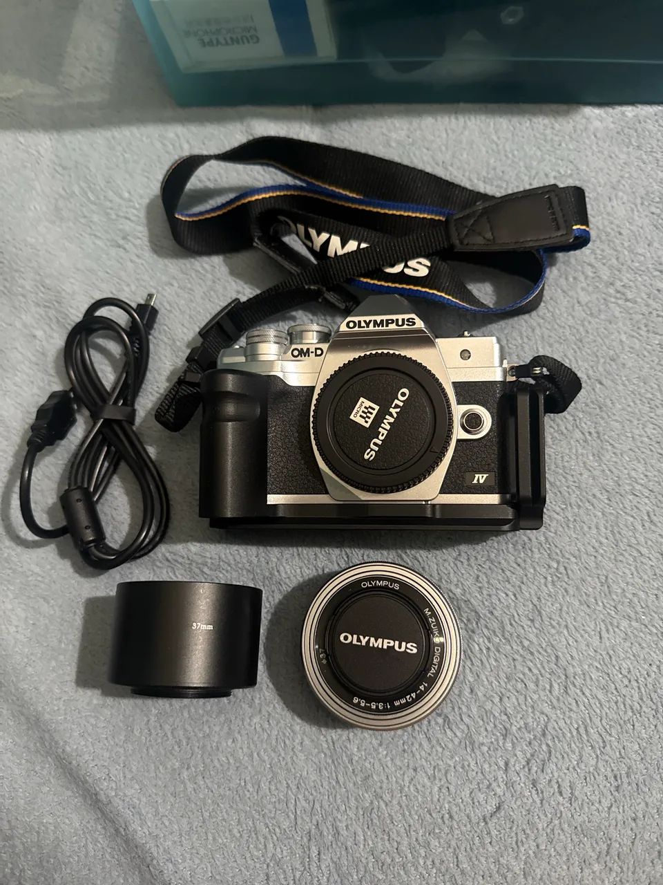 Olympus OM-D E-M10 Mark IV + Lente + Grip + Acessórios - Câmeras e