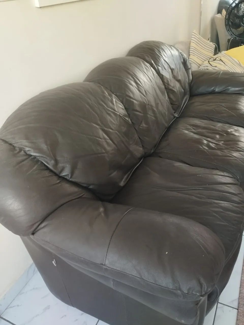 Sofá Couro Legitimo - BOM ESTADO  - Foto 3