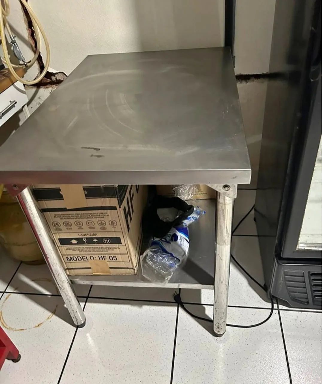 Mesa de inox e espremedor de laranja industrial 