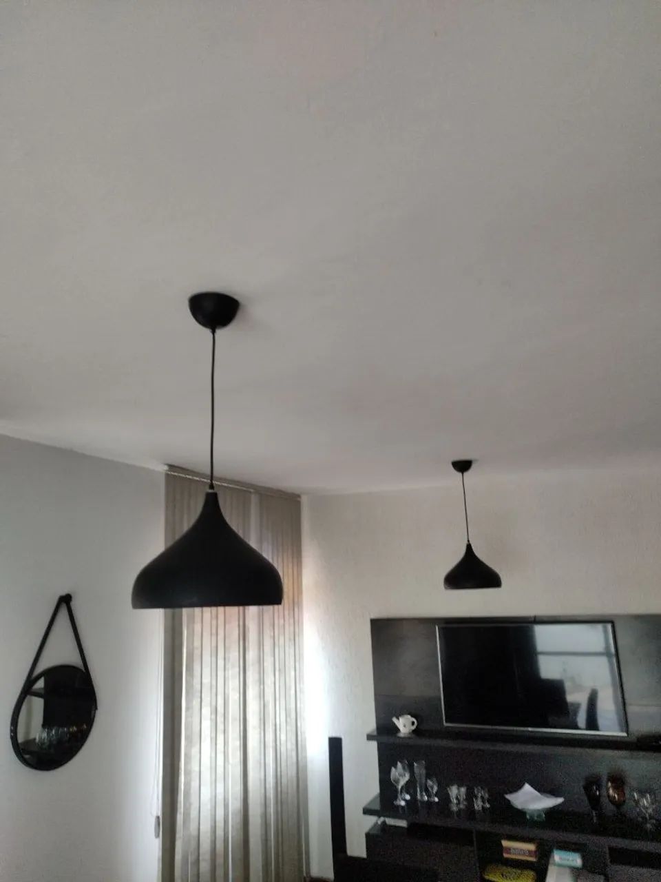 Três luminárias cuba preta