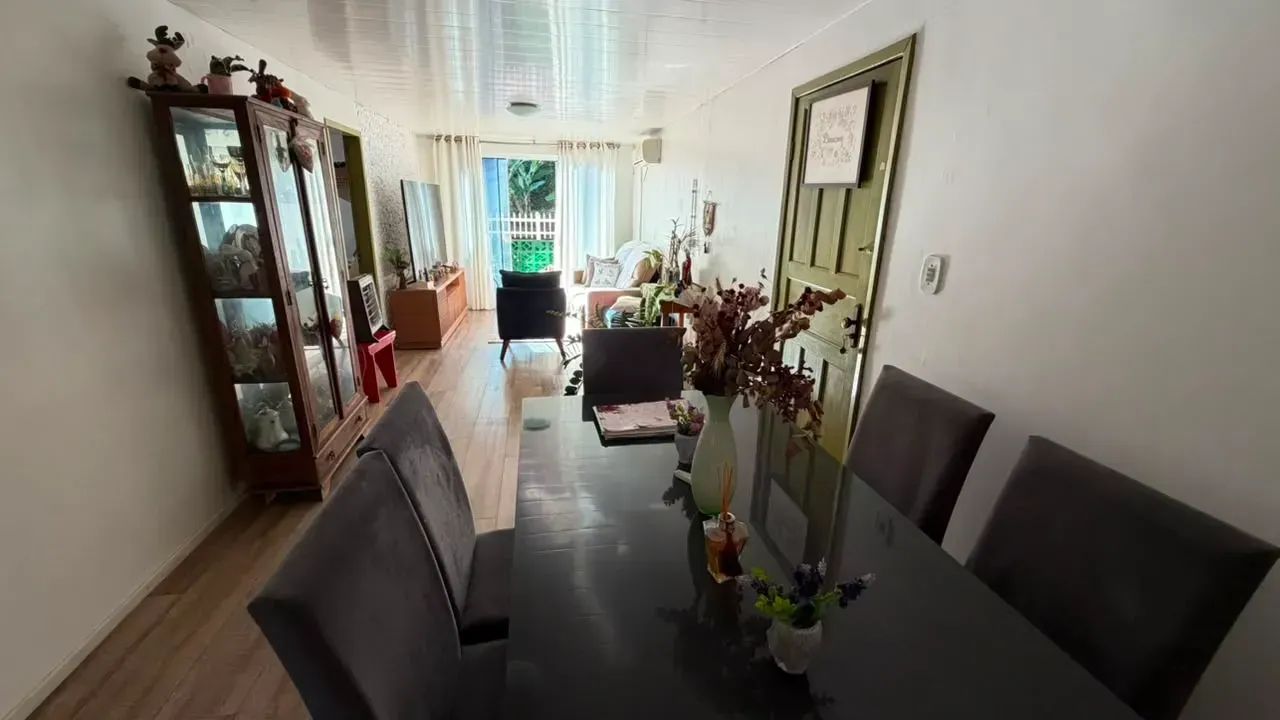 Casa 2 dormitórios (1 suite) com vaga de garagem no bairro Monte Verde - Florianópolis