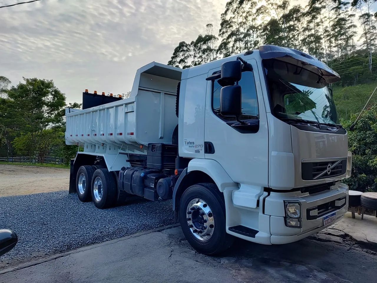 Volvo VM 270 caçamba  - Foto 3