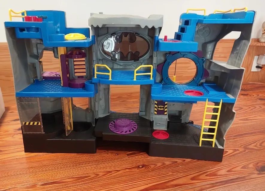 Castelo do Batman Imaginext com bonecos e acessórios  - Foto 5
