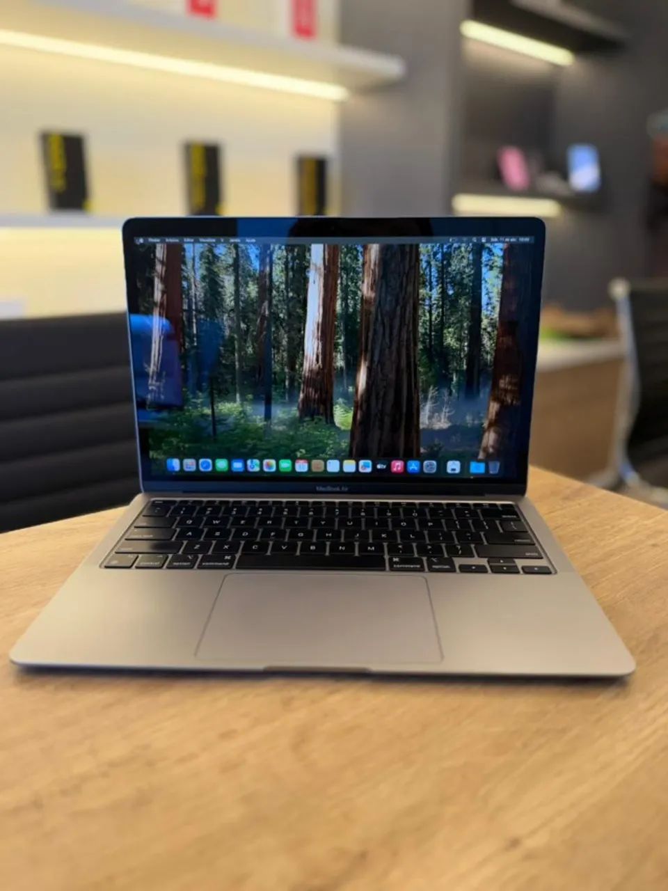 【残1】Macbook Air 512GB/8GB M1搭載 Macbook Air M1 512GB 8GB Ram 13 Polegadas Seminovo - Loja Fisica