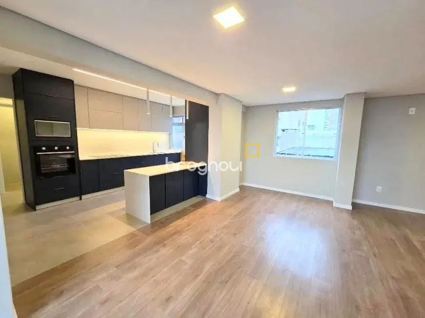 Apartamento Reformado com 4 Dormitórios, Vista Mar no Centro de Florianópolis - Foto 2