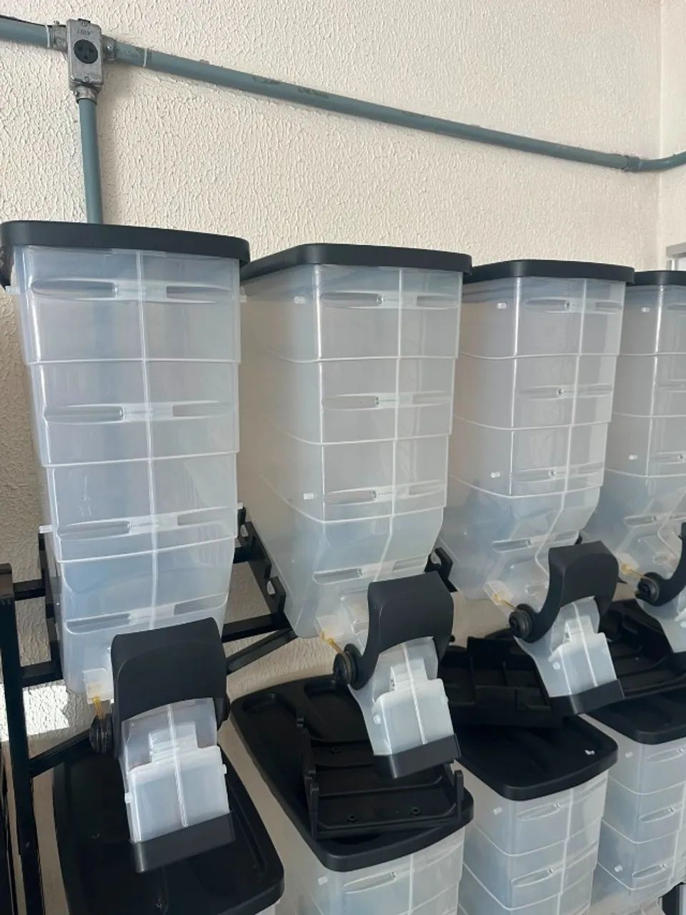 Dispenser expositor de ração DuraPets c/ 10 peças de 40L - Foto 3
