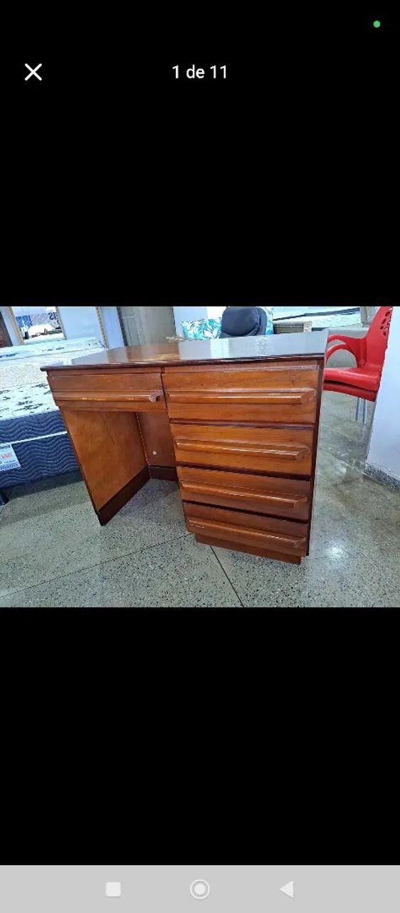 Escrivaninha de madeira 