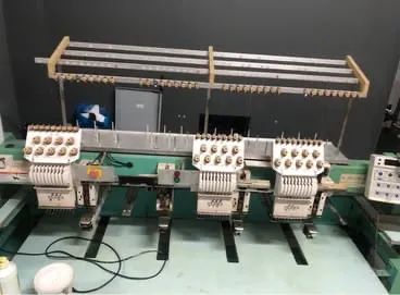2 BORDADEIRAS 1 de 8 CABEÇAS e Outra de 4 CABEÇAS 