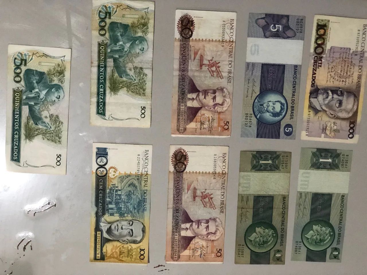 Cédulas e moedas antigas 