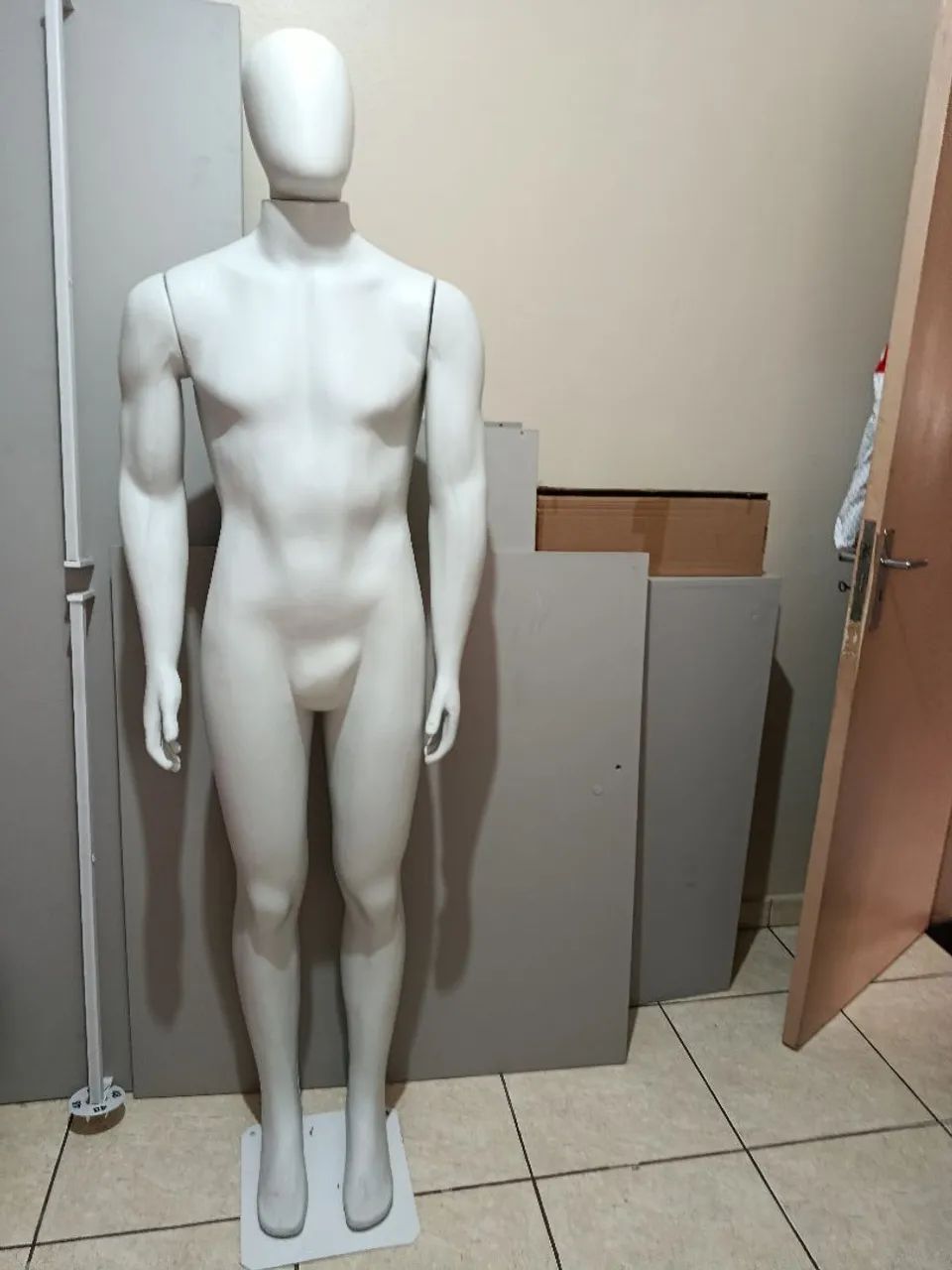 Manequim masculino corpo inteiro 