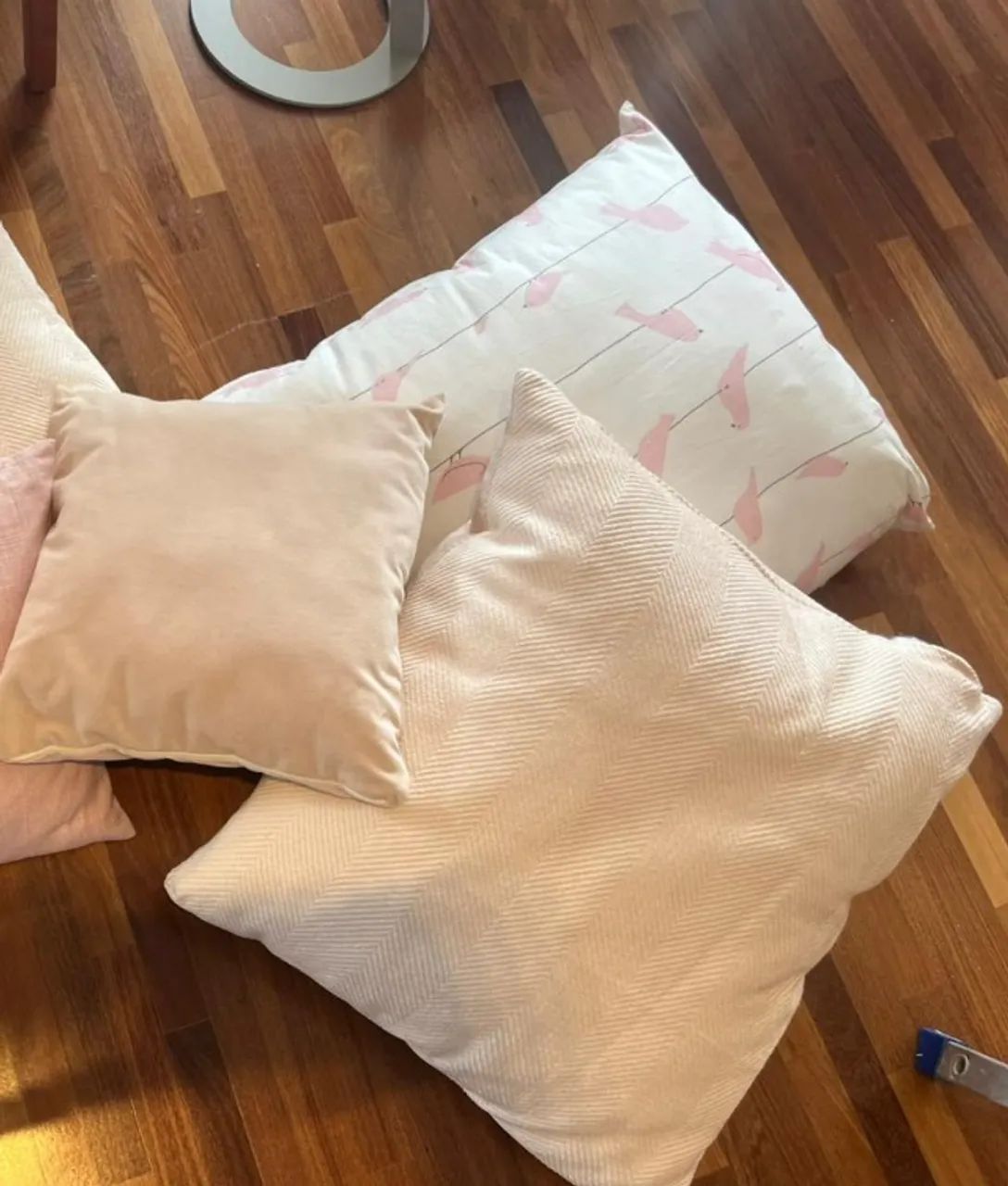 KIT COM 3 ALMOFADAS - TECIDO ENTREPOSTO.