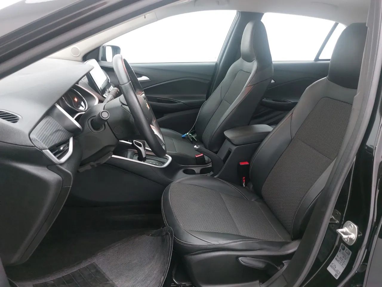 Chevrolet Onix Plus LTZ 1.0 12V TB Flex Aut. 4P, foto 16 de 18