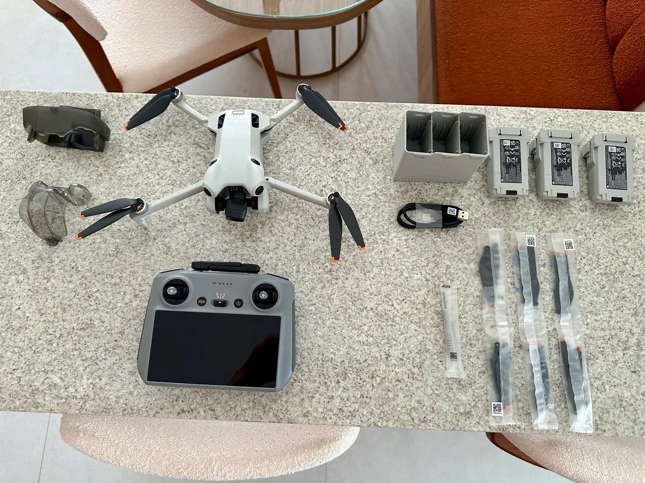 DJI Mini 4 Pro Fly More Combo Plus - Foto 5