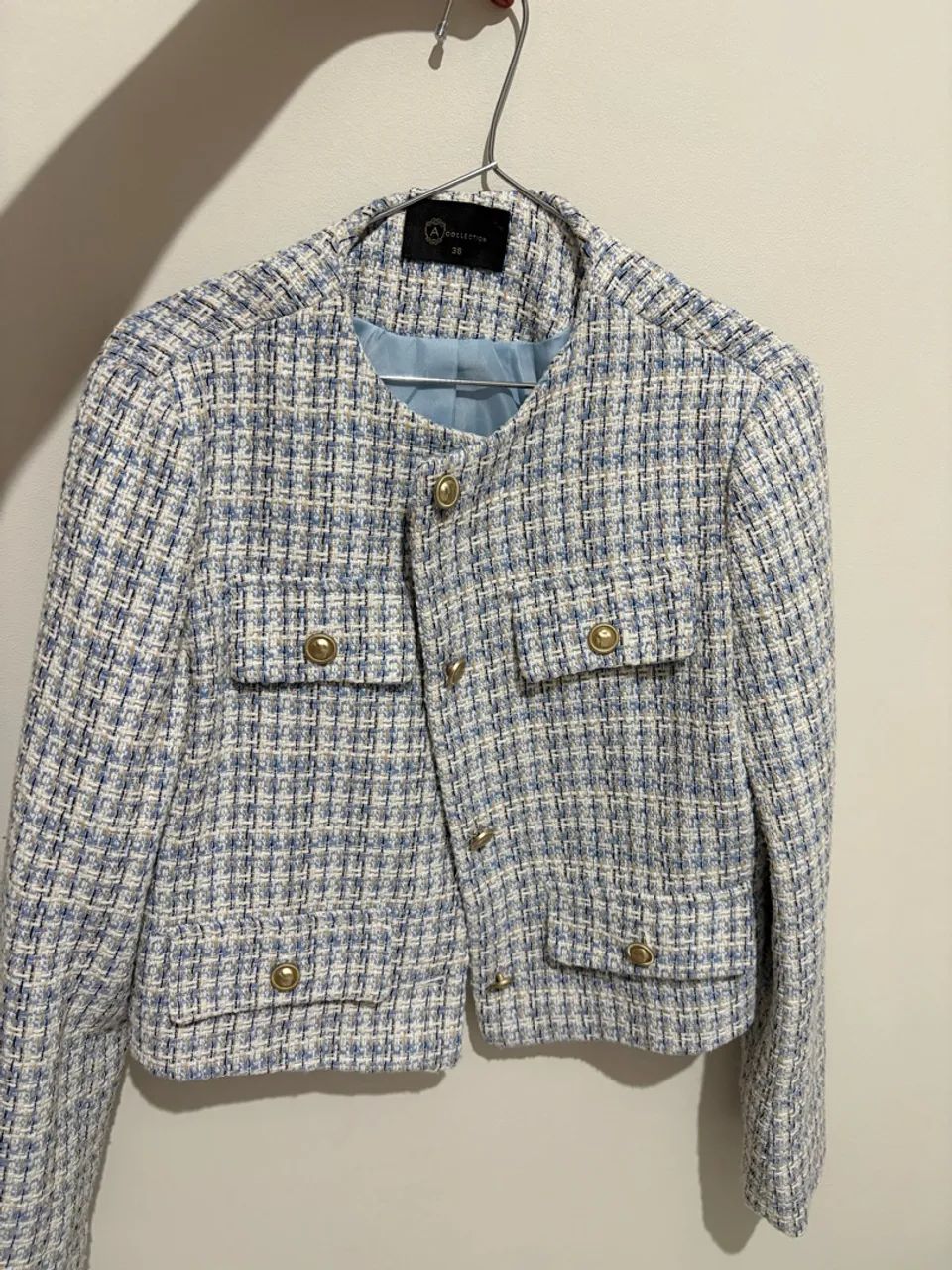  Casaco blazer cropped azul e branco  - Foto 2