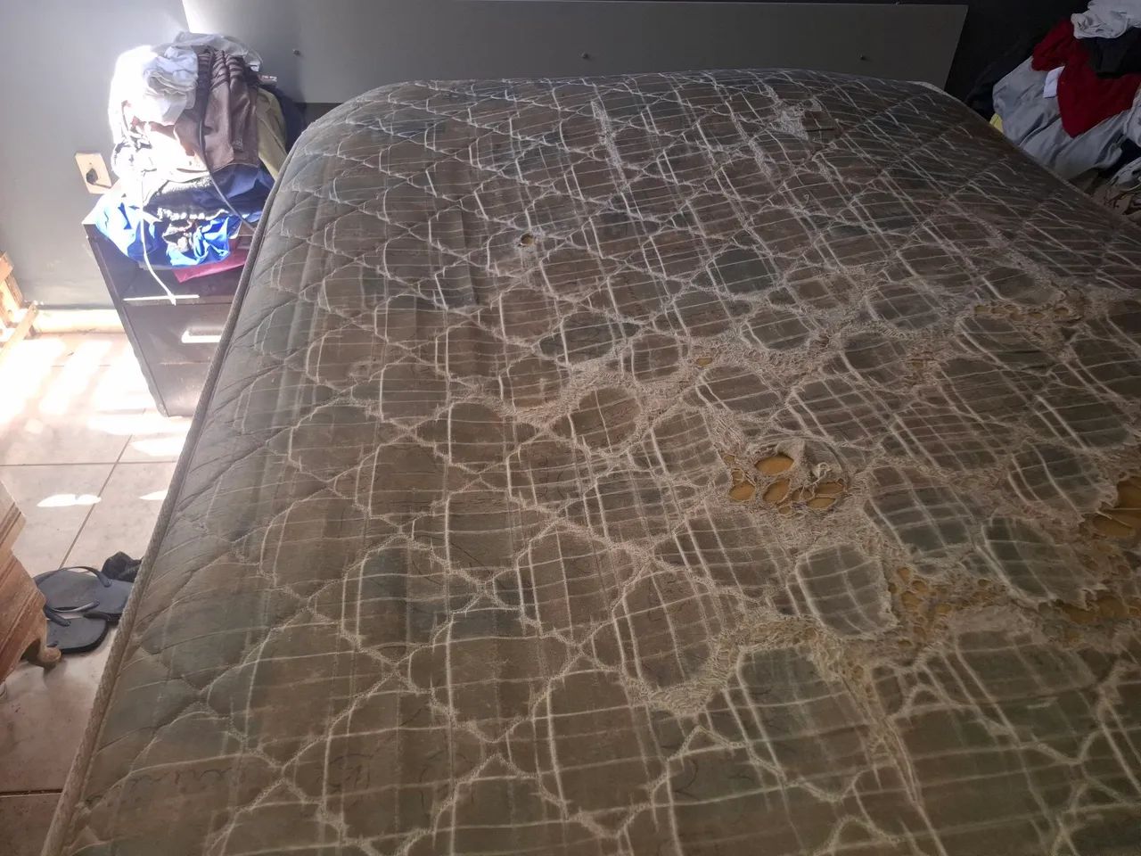 VENDO URGENTE COLCHÃO CASAL USADO  - Foto 3