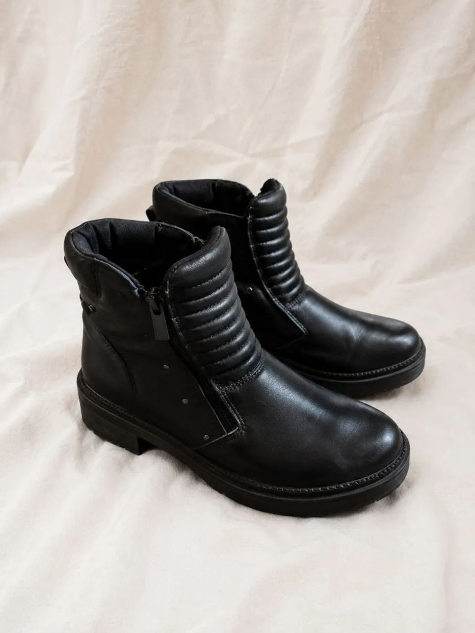 Bota preta cano curto