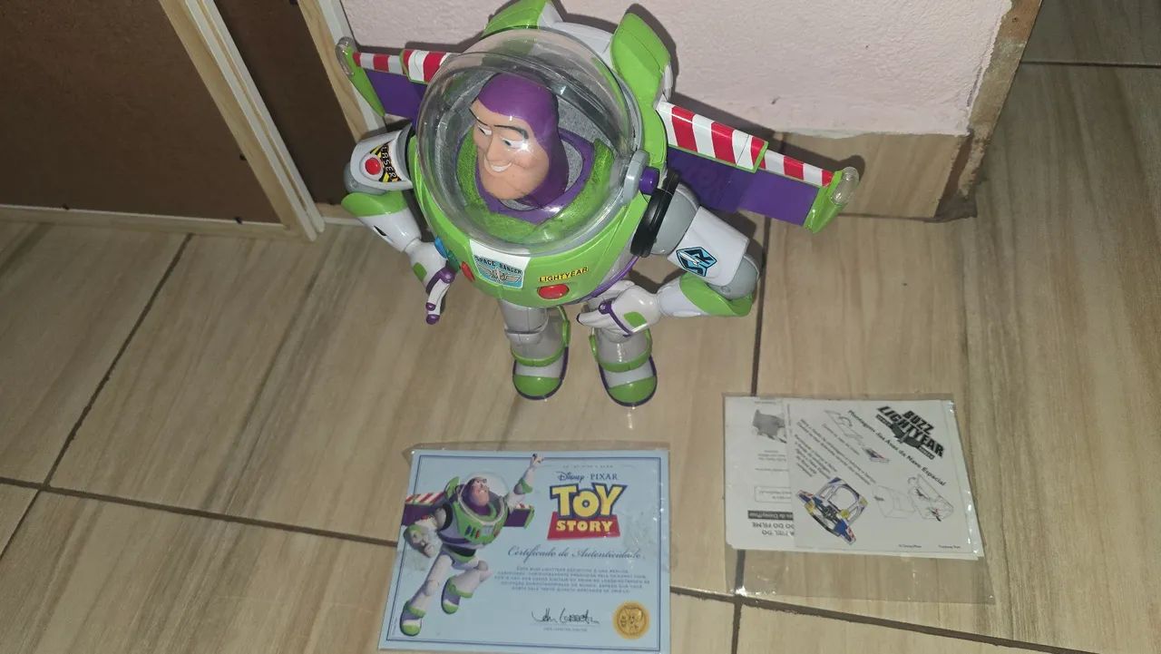 Buzz lightyear signature collection INGLÊS COM CERTIFICADO 