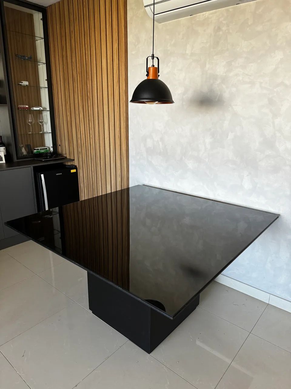 Mesa de vidro quadrada tok&stok com 6 cadeiras estofadas - Foto 2