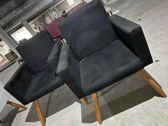 Cadeira com estofado - Preto e Branca