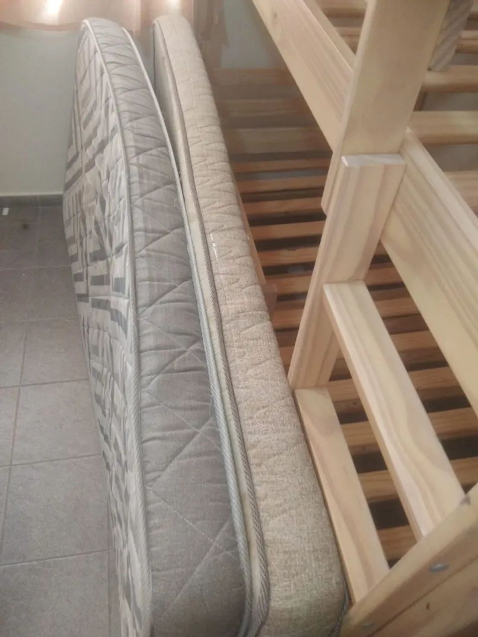 Cama Triliche com escorrega + 2 colchões de solteiro  - Foto 4