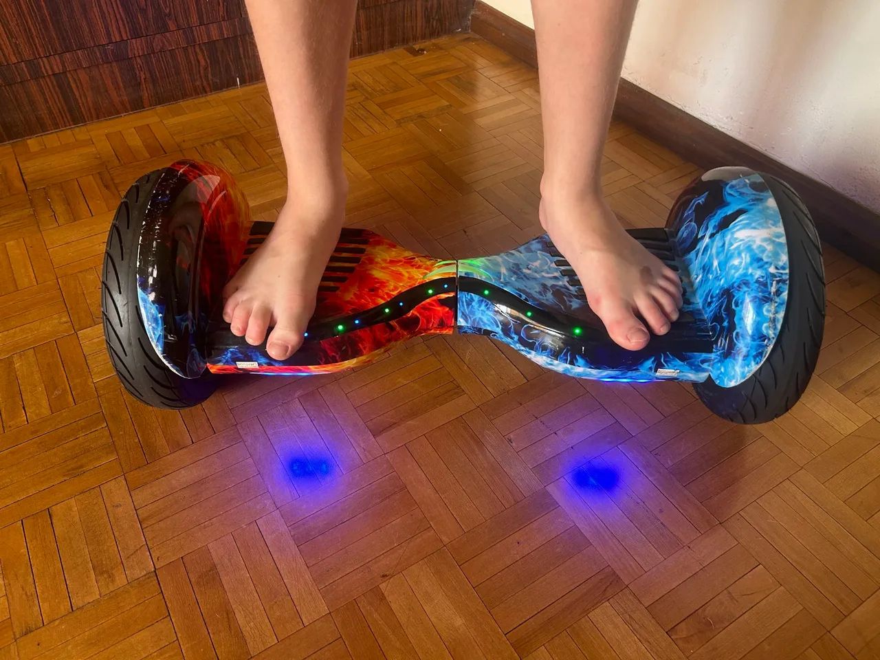 Hoverboard Brinovar fire/ice 10 Polegadas em ótimo estado - Foto 4