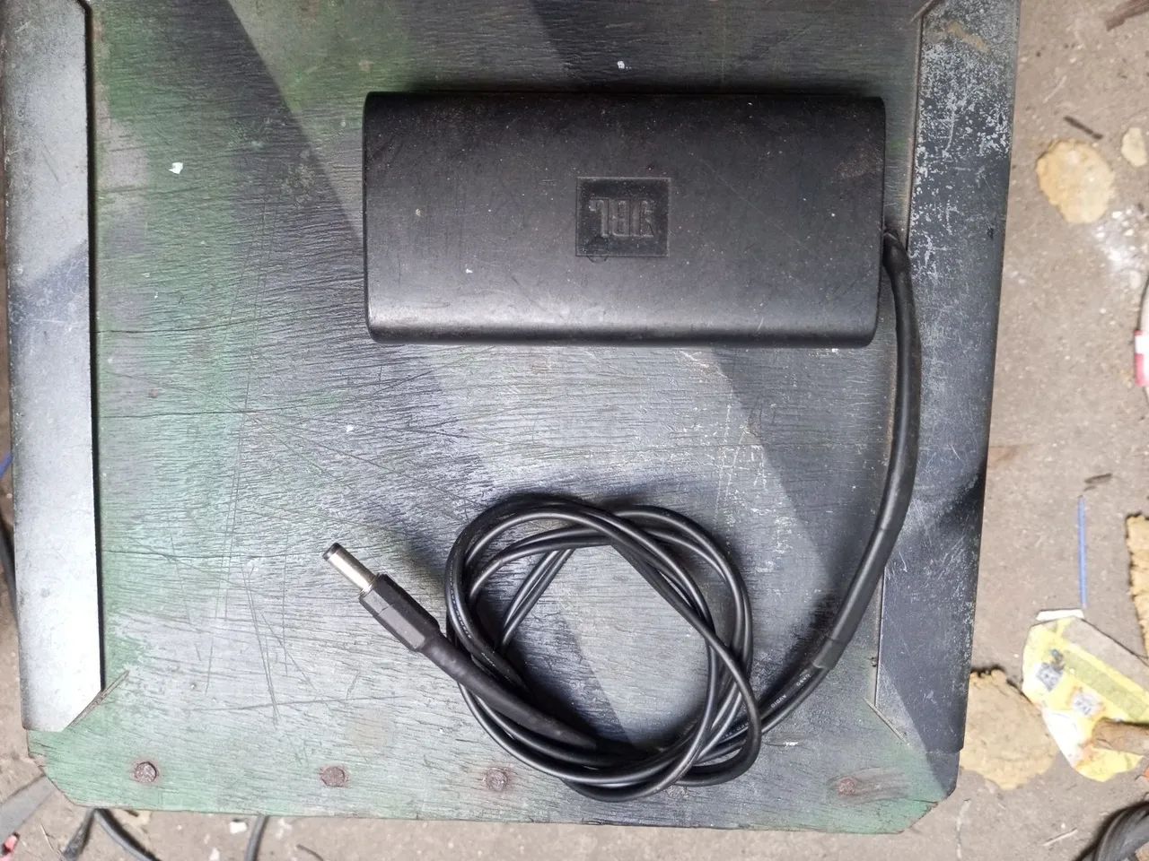 VENDO CARREGADOR CAIXA JBL 