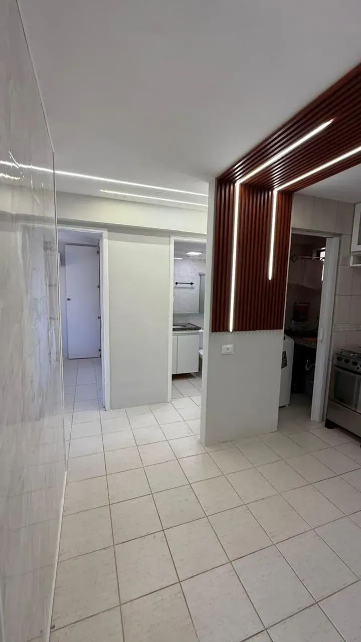 exelente Flat, com varanda, 2 qts 1 st, 50m2 útil,  1vg, piscina,3 elevadores. - Foto 3