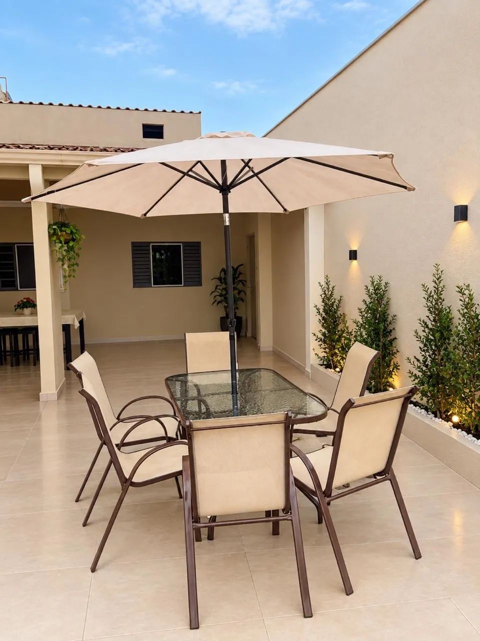 Conjunto Jardim mesa 06 cadeiras e Ombrelone
