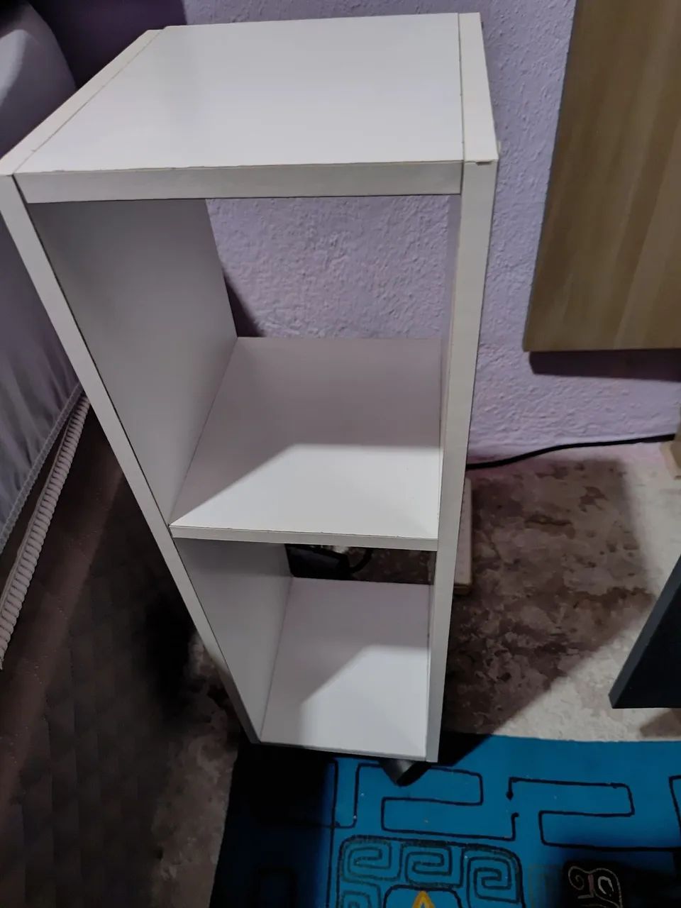 MESA DE CABECEIRA COM RODINHAS