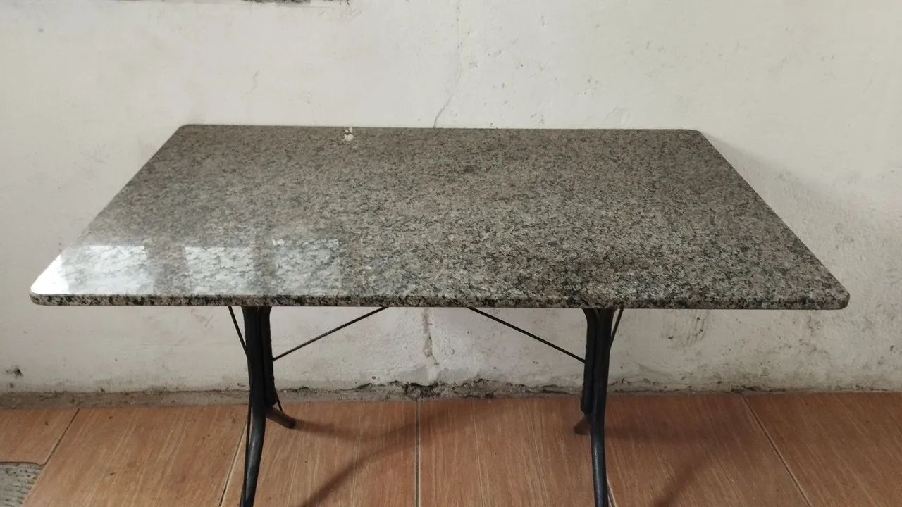 Vende se mesa de granito