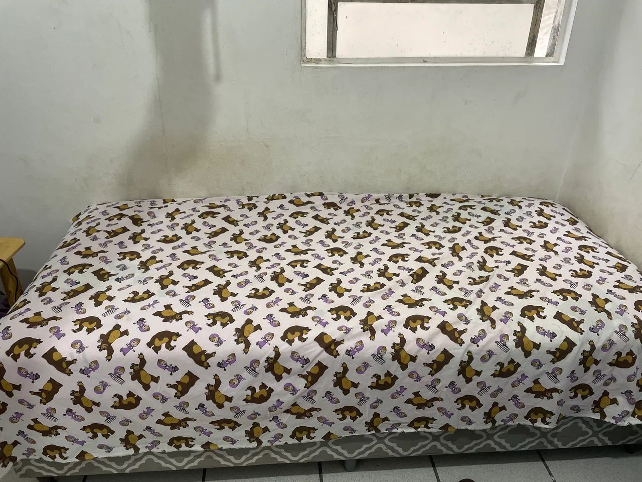 Vendo cama de solteiro,em ótimo estado 
