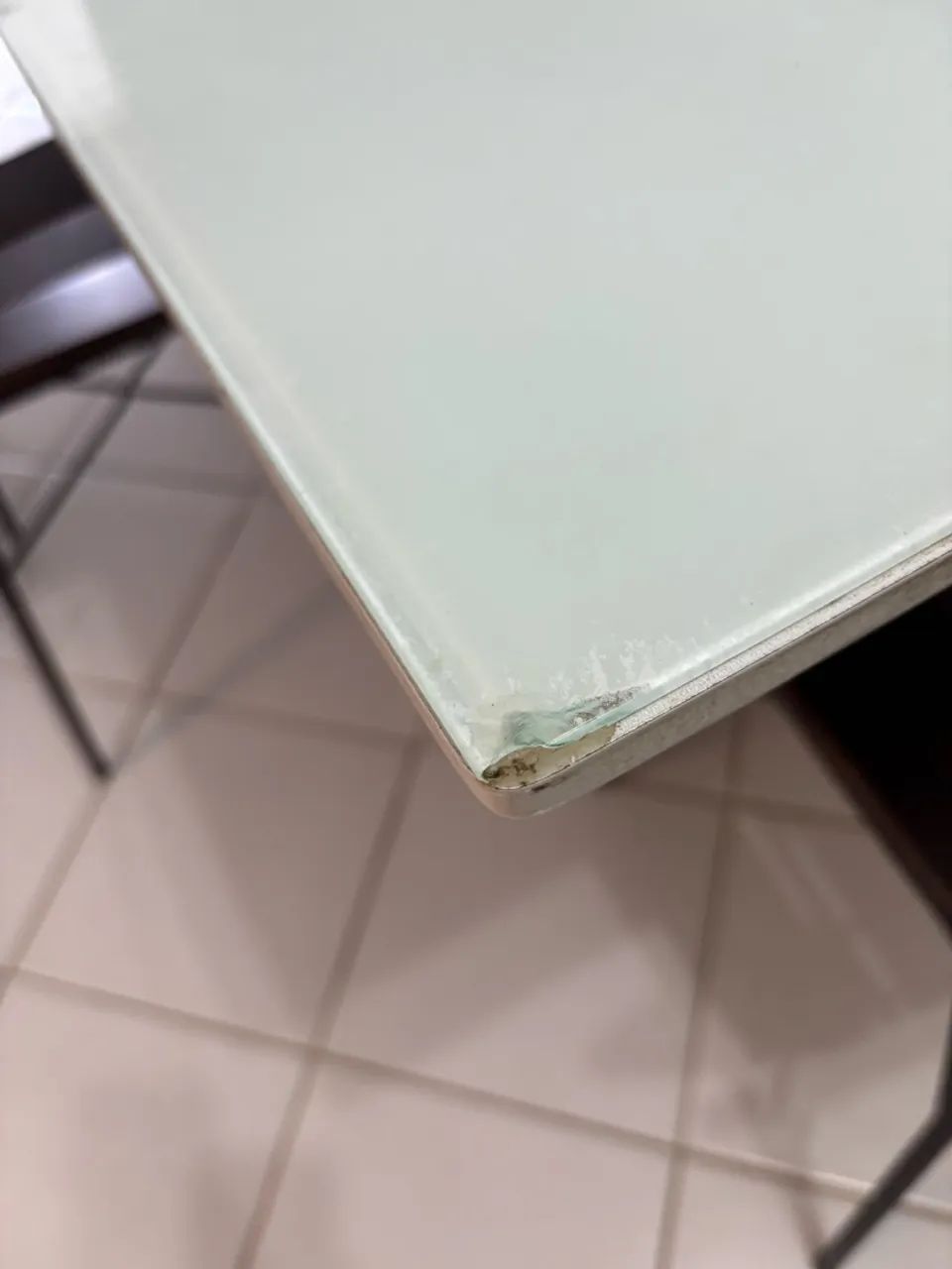 VENDO mesa com tampo de vidro COM DEFEITOS - Foto 3