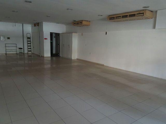 Excelente Prédio Comercial de Esquina, 440 m2, lado da sombra, ideal para farmácias, lojas - Foto 4