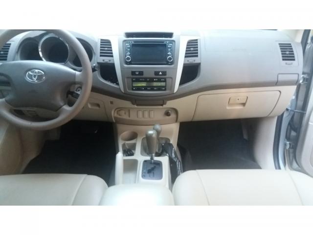 TOYOTA HILUX SW4 SRV D4-D 4X4 3.0 TDI DIES. AUT - Foto 7