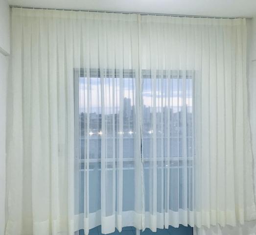 Cortina em tecido voil bege + trilho - Foto 2
