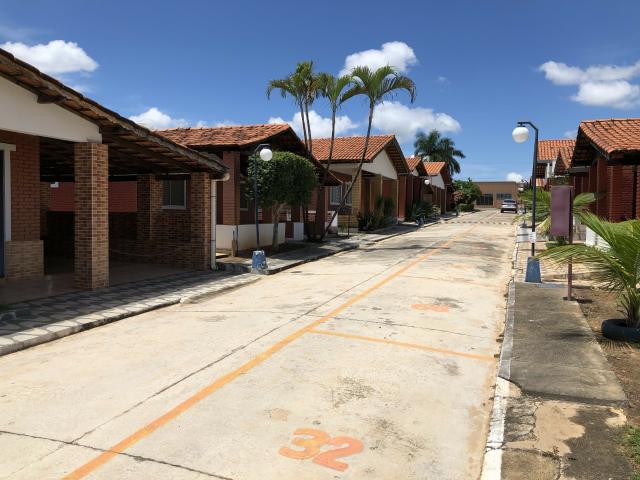 Casa Quitada, Escriturada e Mobliada, com 02 quartos, sendo um suíte e Varandas - Foto 18