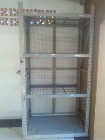 Prateleira para estoque