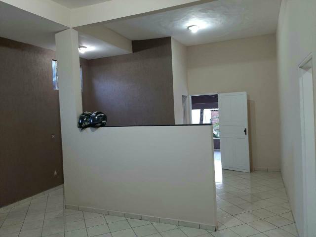 Aluga-se casa com 2 quartos e quintal grande - Foto 2